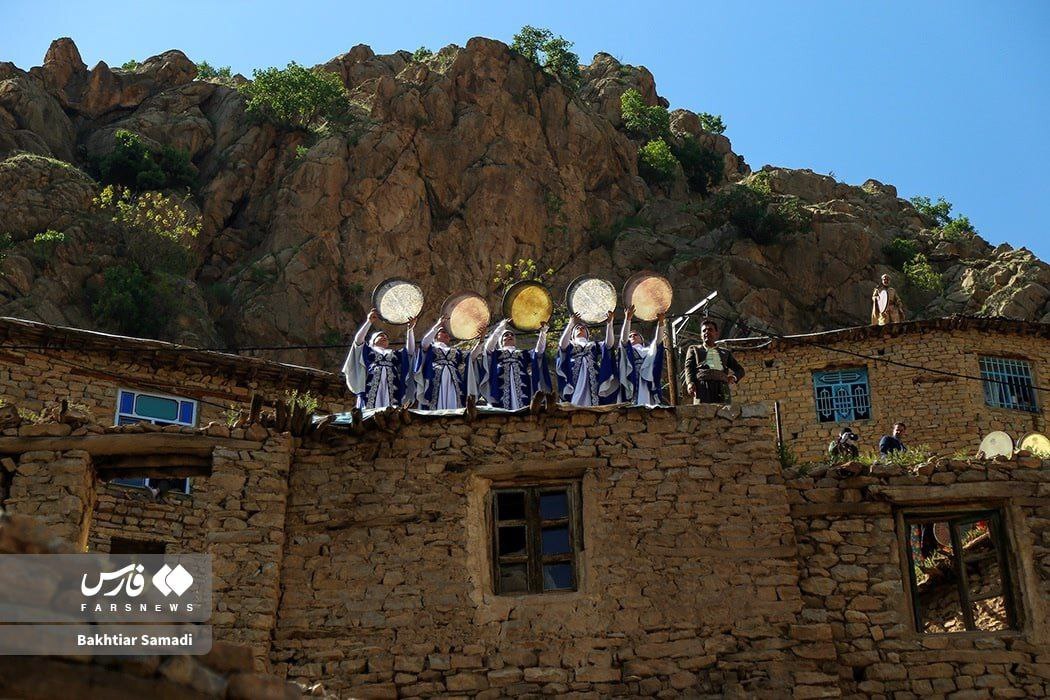 (عکس) جشن هزار دف، با سانسور تصاویر زنان نوازنده! (عکس) جشن هزار دف، با سانسور تصاویر زنان نوازنده!