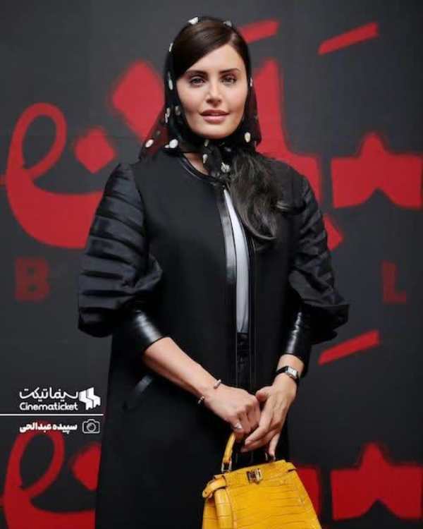 عجیب ترین لباس الناز شاکردوست در اکران جدیدترین فیلم ! / این استایل بعید بود !