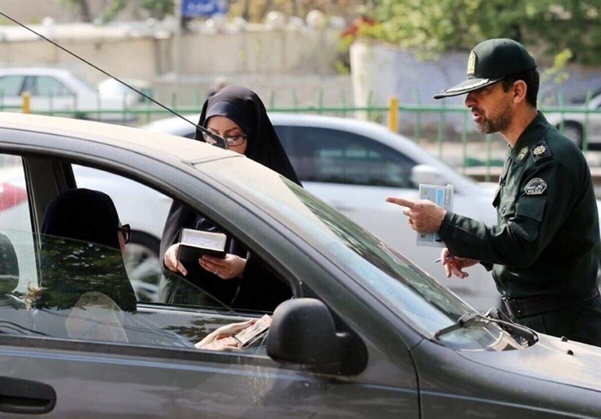 روسری مشکی سرتان نکنید تا جریمه حجاب نشوید!