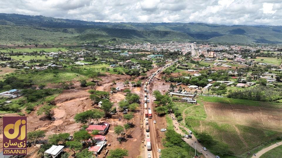 (تصاویر) تصاویری عجیب و آخرالزمانی از سیل کنیا که وایرال شد