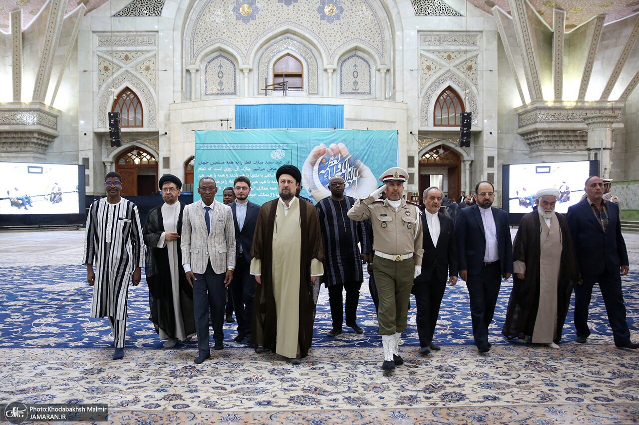 تصویری از پوشش متفاوت مهمانان سیدحسن خمینی + عکس تصویری از پوشش متفاوت مهمانان سیدحسن خمینی + عکس