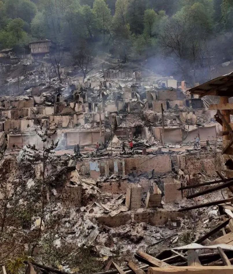 تصویری هولناک از امامزاده ابراهیم شفت قبل و بعد از آتشسوزی تصویری هولناک از امامزاده ابراهیم شفت قبل و بعد از آتشسوزی