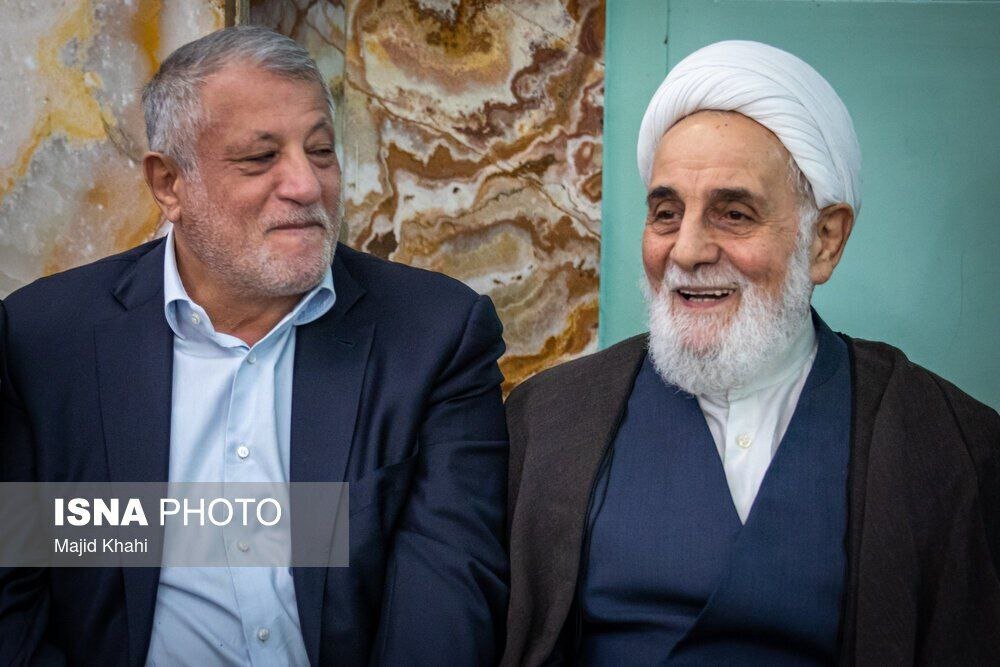 چهره خندان ناطق نوری و محسن هاشمی در مراسم سالگرد شهید مطهری + عکس