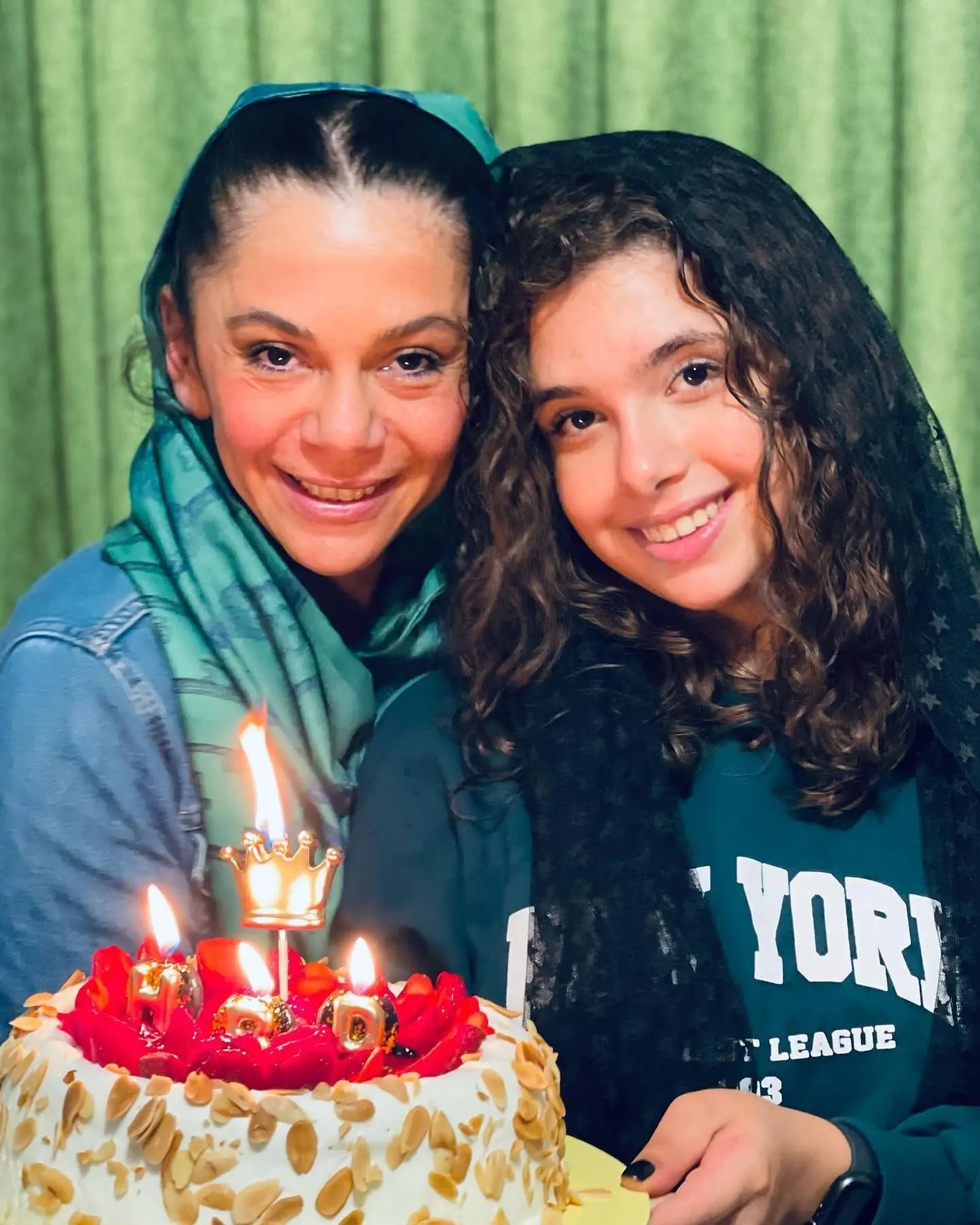 پیام احساسی نفس بازغی برای تولد مادرش + عکس