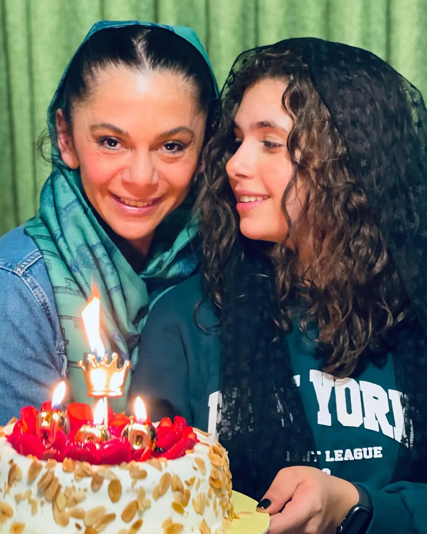 پیام احساسی نفس بازغی برای تولد مادرش + عکس