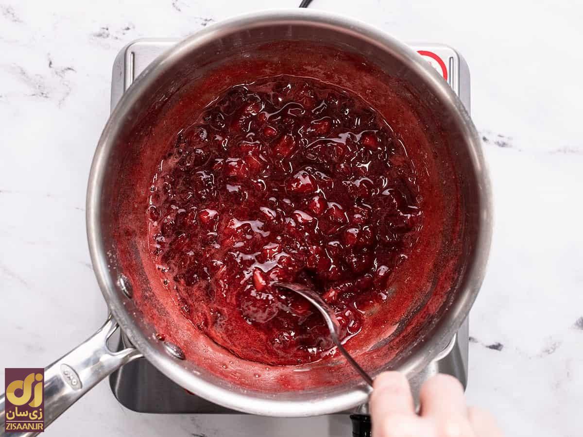 طرز تهیه شربت توت فرنگی خوشمزه برای روزهای گرم تابستانی