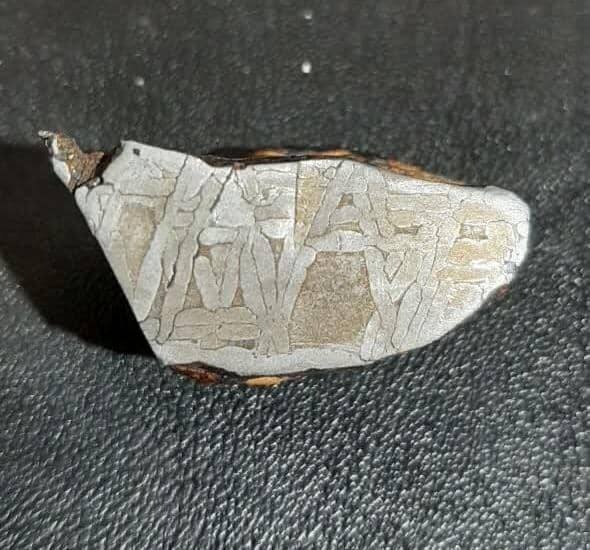 (عکس) کشف اتفاقی شهاب‌سنگ در استان لرستان