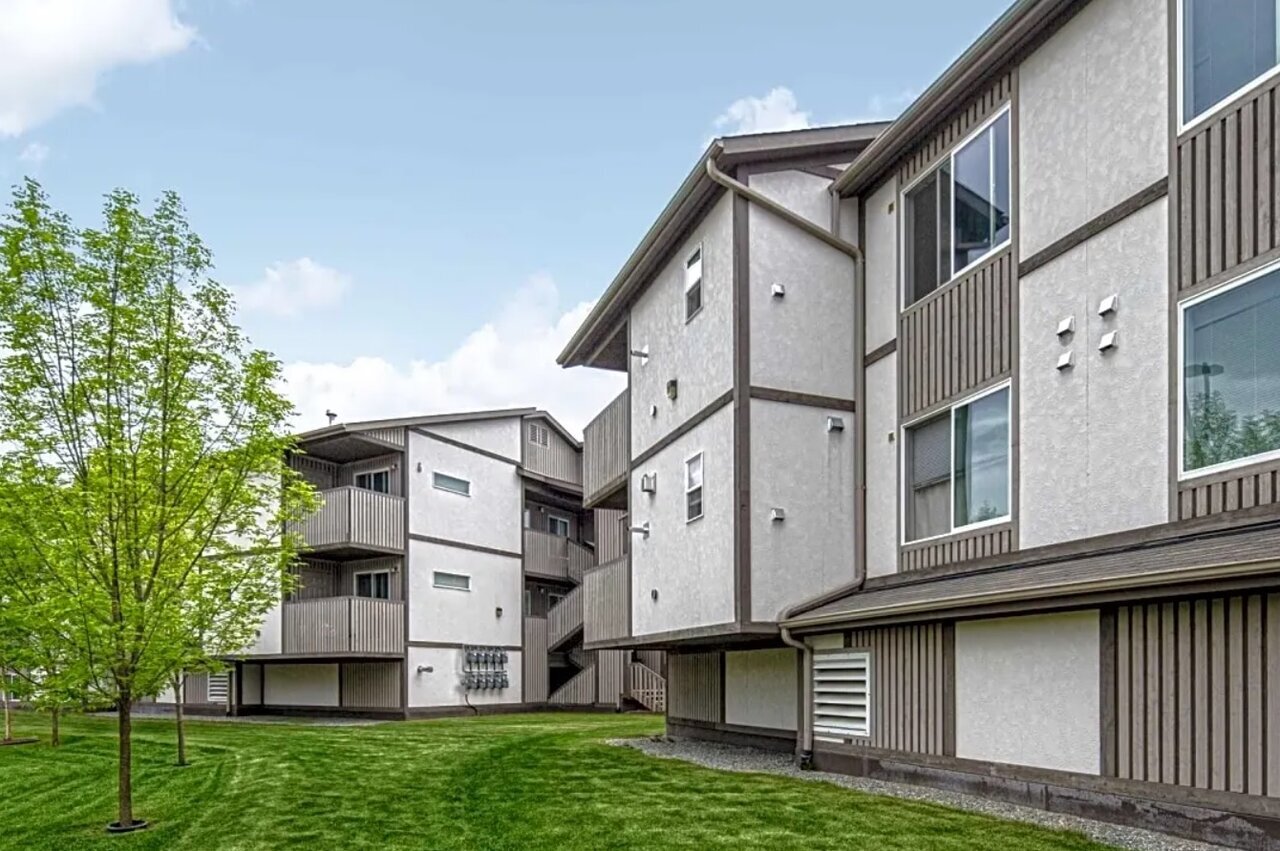 شهری عجیب که تمام شهروندان آن در یک ساختمان زندگی می‌کنند + عکس