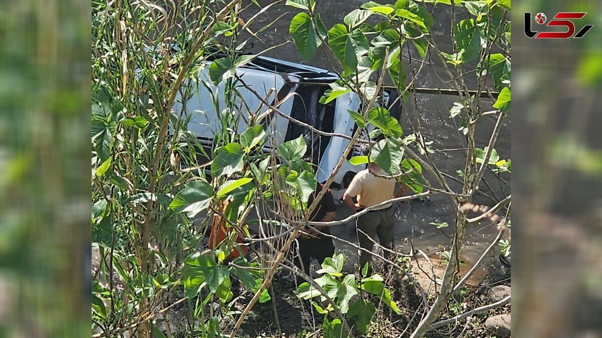 شیرجه پراید سفید رنگ به رودخانه مرزن آباد در جاده چالوس