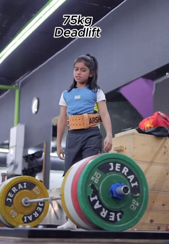 (عکس) دختر ۹ ساله‌ای که به لقب هرکول معروف شد