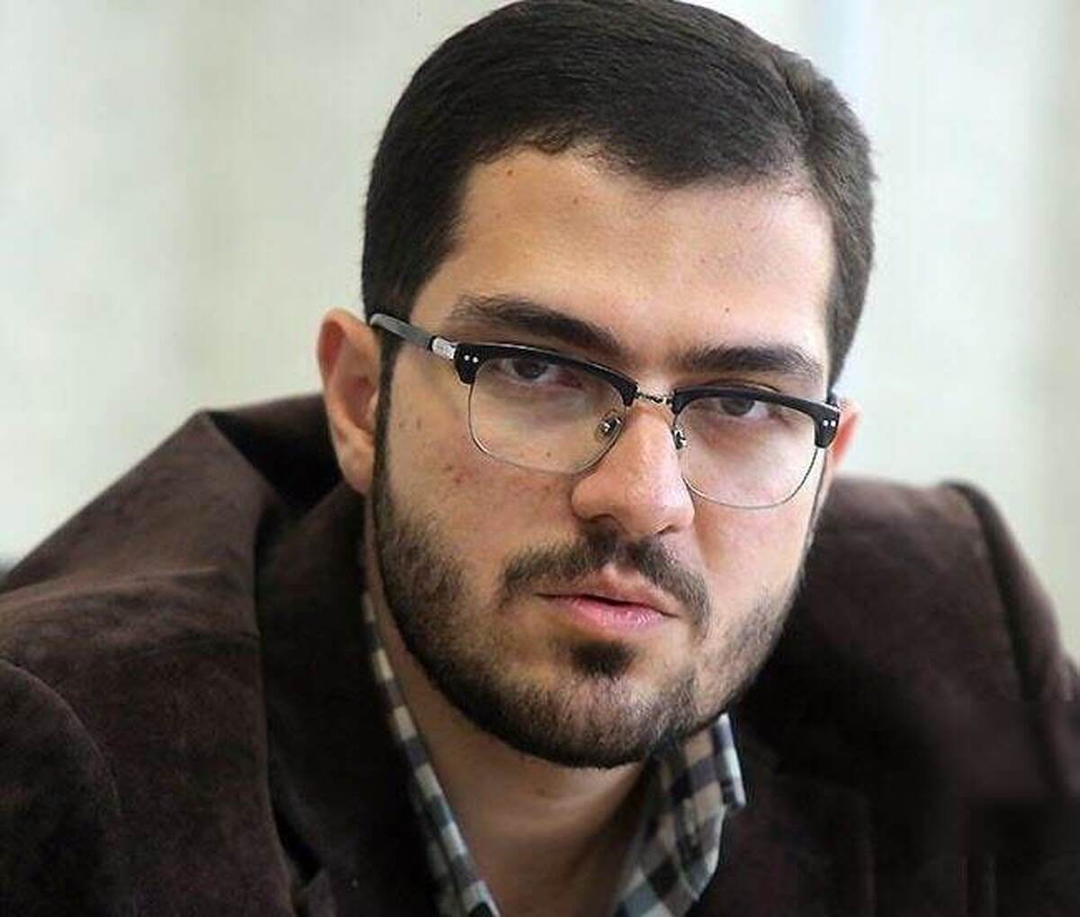 پس لرزه حمله تند حسین شریعتمداری به عضو دفتر رهبری    توئیت‌های آقای فضائلی بدون هماهنگی نوشته نمی‌شود