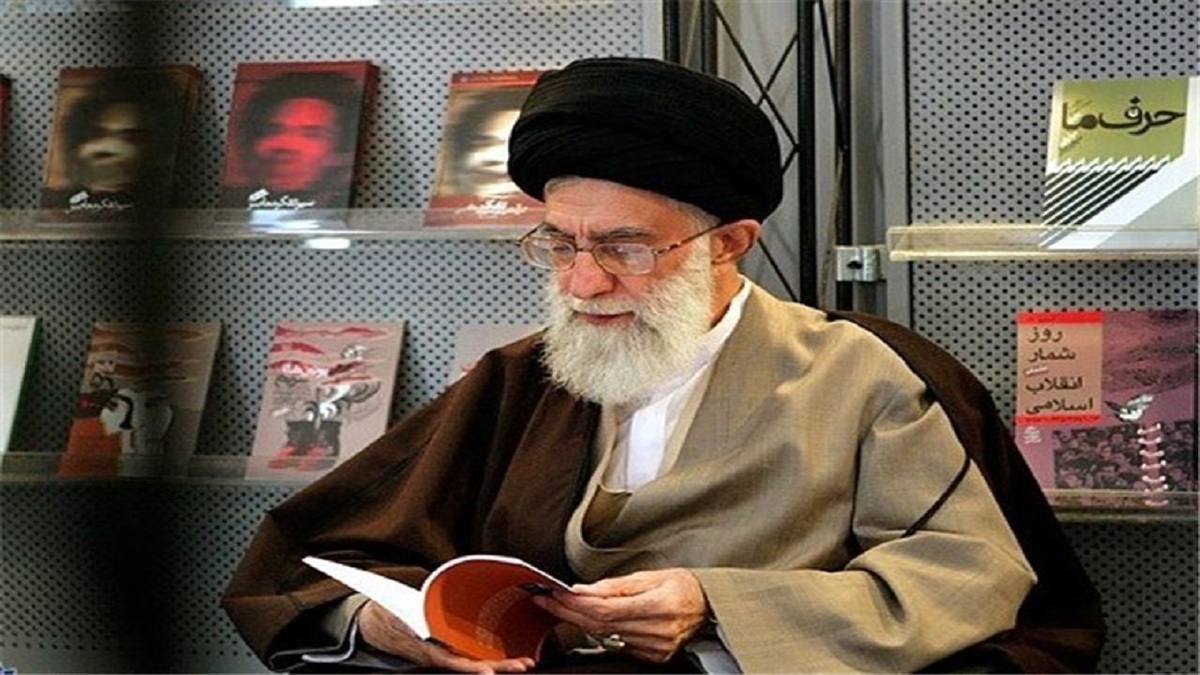 ویدئو | تصویر جدیدی از  رهبر انقلاب در کتابخانه شخصی ایشان