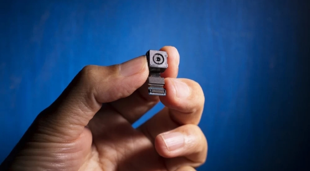 چگونه از وجود دوربینهای مخفی در اتاق هتل یا اقامتگاه باخبر شویم؟ چگونه از وجود دوربینهای مخفی در اتاق هتل یا اقامتگاه باخبر شویم؟