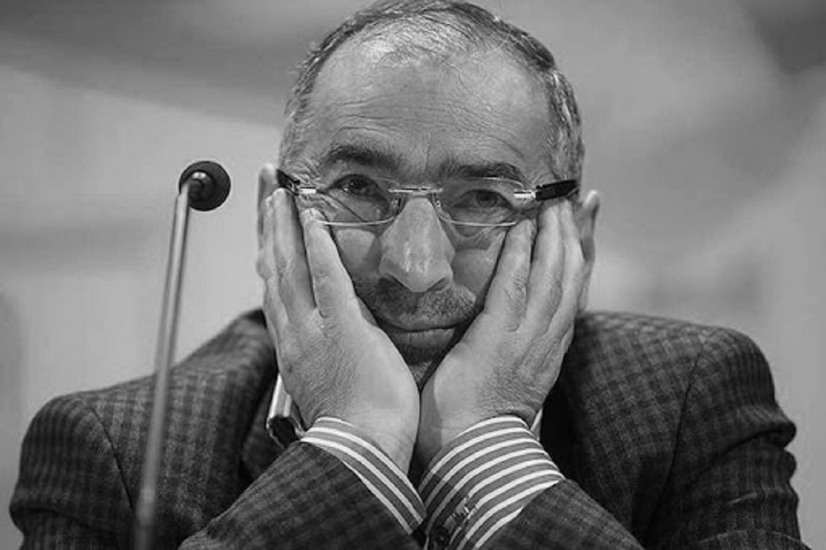 صادق زیباکلام کیست و چرا زندانی شد؟