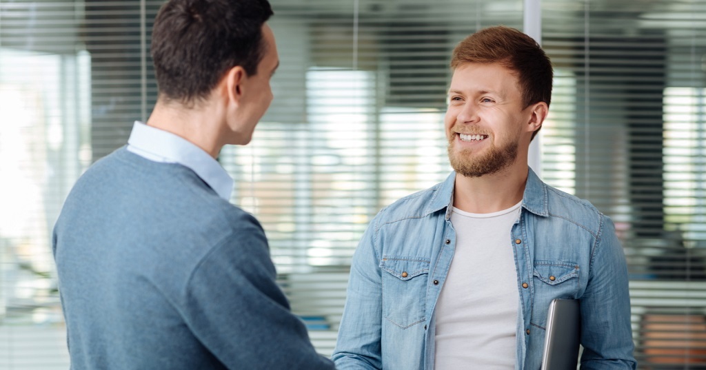 چطور بی هیچ حرفی خود را با اعتماد به نفس نشان دهیم؟