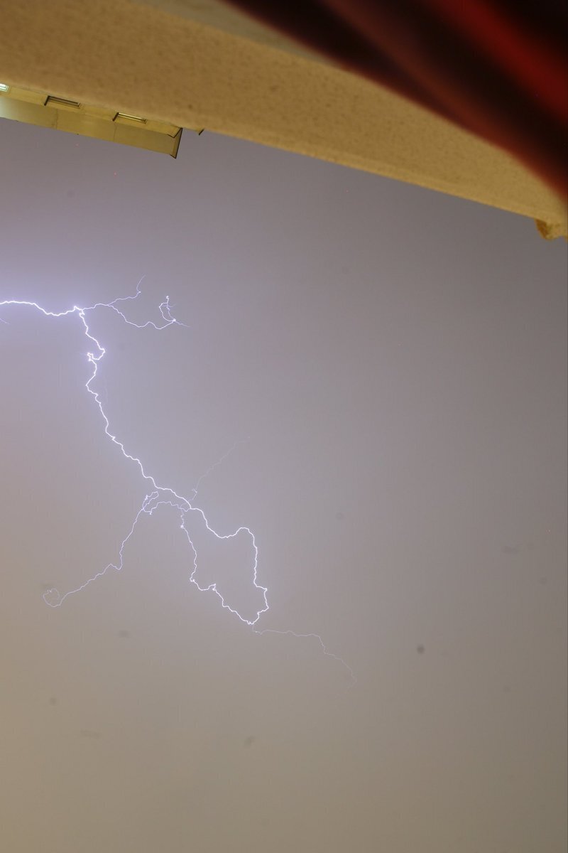 عکس | لحظه شگفت انگیز ایجاد نقشه ایران در آسمان توسط رعد و برق