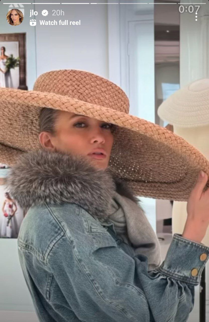 عکس| استایل عجیب جنیفر لوپز در پاریس جلب‌توجه کرد