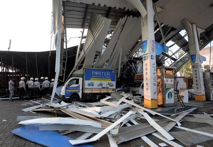 ۱۴ نفر بر اثر سقوط بیلبورد در هند کشته شدند