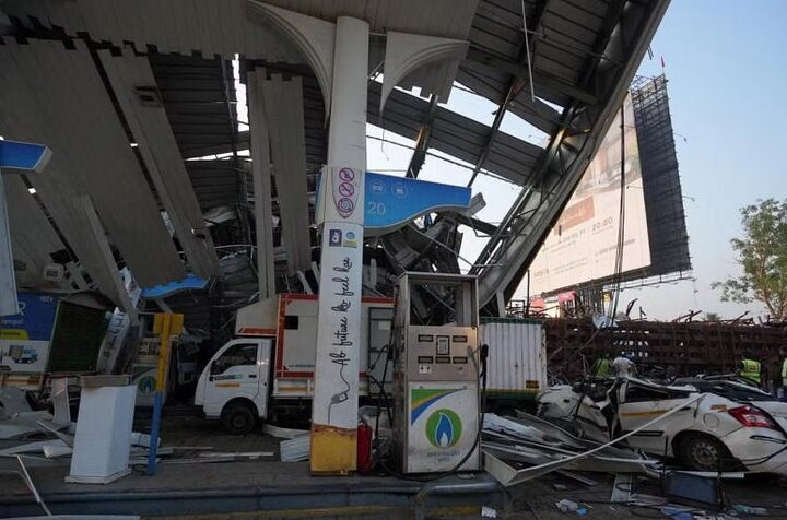 ۱۴ نفر بر اثر سقوط بیلبورد در هند کشته شدند