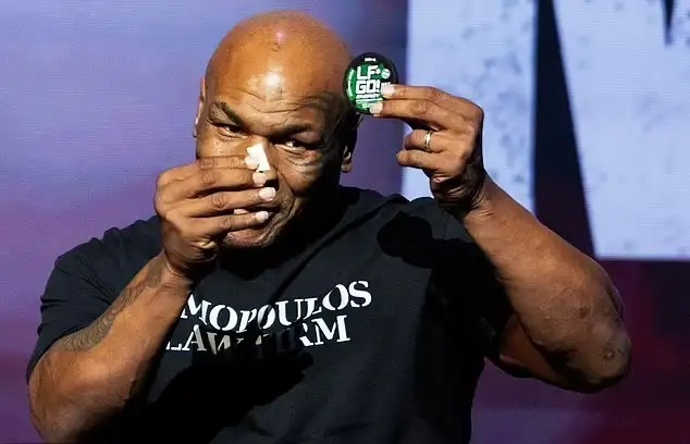 حاشیه‌های عجیب نشست مطبوعاتی پیش از مسابقه مایک تایسون و جیک پاول