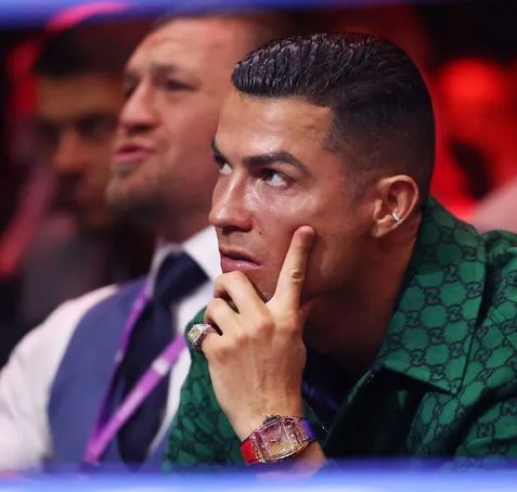 ویدئو| ساعت ۱.۵ میلیون دلار کریستیانو رونالدو و هو شدن توسط تماشاگران «مبارزه قرن»