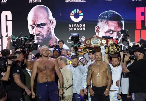 ویدئو| ساعت ۱.۵ میلیون دلار کریستیانو رونالدو و هو شدن توسط تماشاگران «مبارزه قرن»