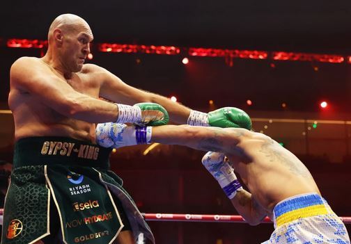 ویدئو| شکست تایسون فیوری در «مبارزه قرن»؛ اوسیک قهرمان بلامنازع سنگین وزن شد