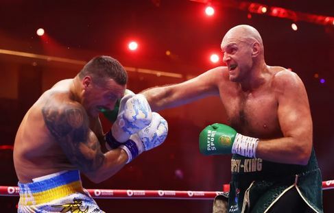 ویدئو| شکست تایسون فیوری در «مبارزه قرن»؛ اوسیک قهرمان بلامنازع سنگین وزن شد