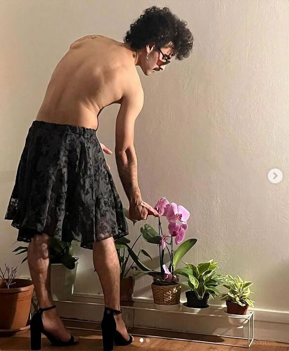 تصاویر عجیب محمد صادقی بعد فرار از ایران: جنسیت خودم را نمی‌دانم!