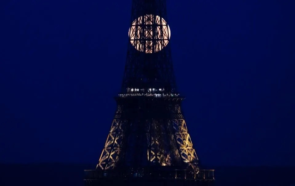 تصاویری زیبا و خیره‌کننده از «ماه صورتی» در سراسر جهان + تصاویر