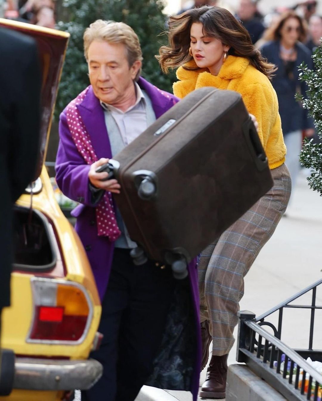 تصاویر جذابی که از سلنا گومز در خیابان‌های نیویورک لو رفت + تصاویر