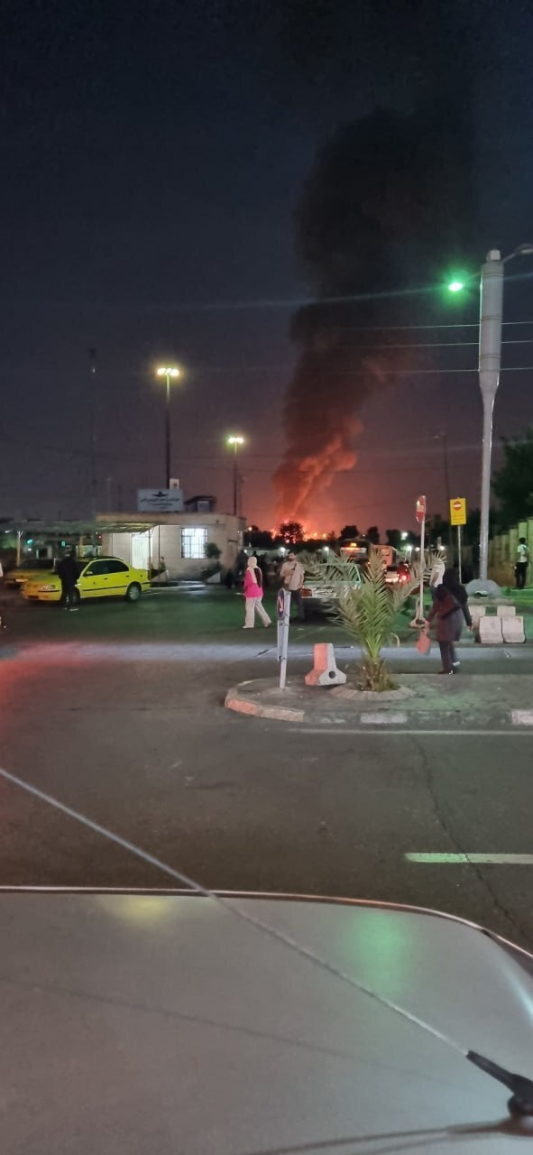 مهار آتشسوزی انبار لوازم آرایشی در شهر ری مهار آتشسوزی انبار لوازم آرایشی در شهر ری