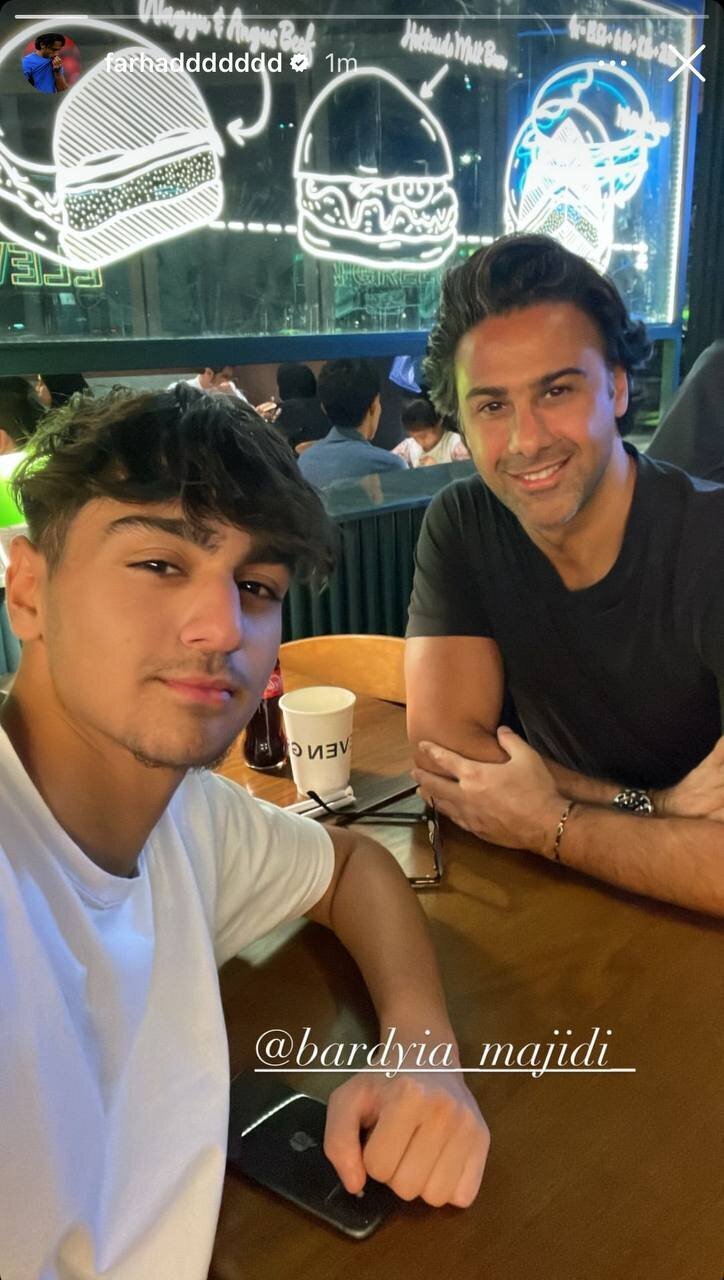 (عکس) جدیدترین تصویر از فرهاد مجیدی و پسرش در امارات