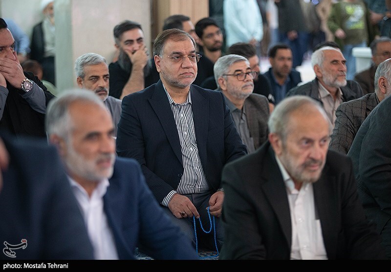 (عکس)  اولین حضور مهدی فضائلی در یک مراسم بعد از حملات تندروها به او بخاطر توئیتش