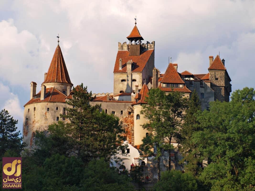 (تصاویر) ترسناک‌ترین جاذبه‌های گردشگری جهان؛ از قلعه اجنه تا جنگل خودکشی!