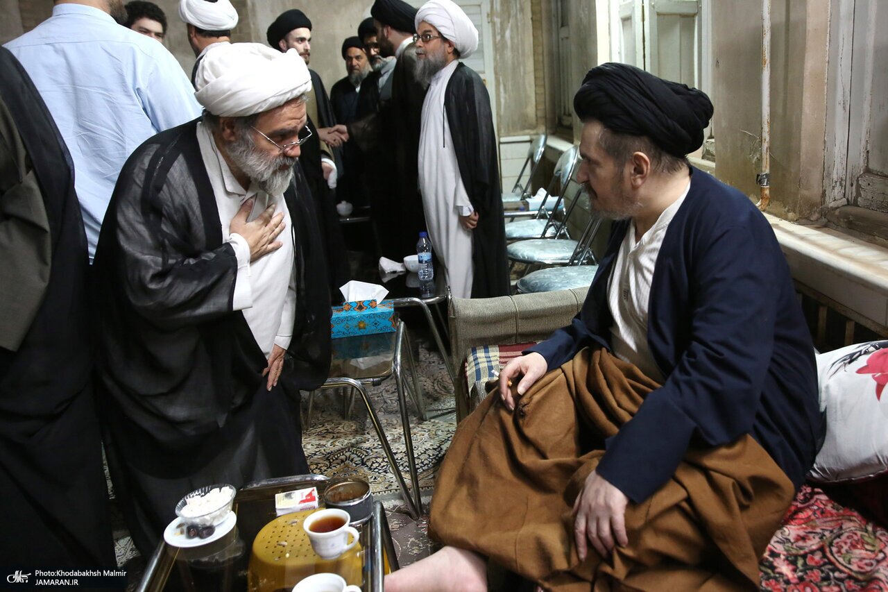 تصاویری از حال و هوای منزل سیدحسین خمینی بعد از فوت مادرش + تصاویر