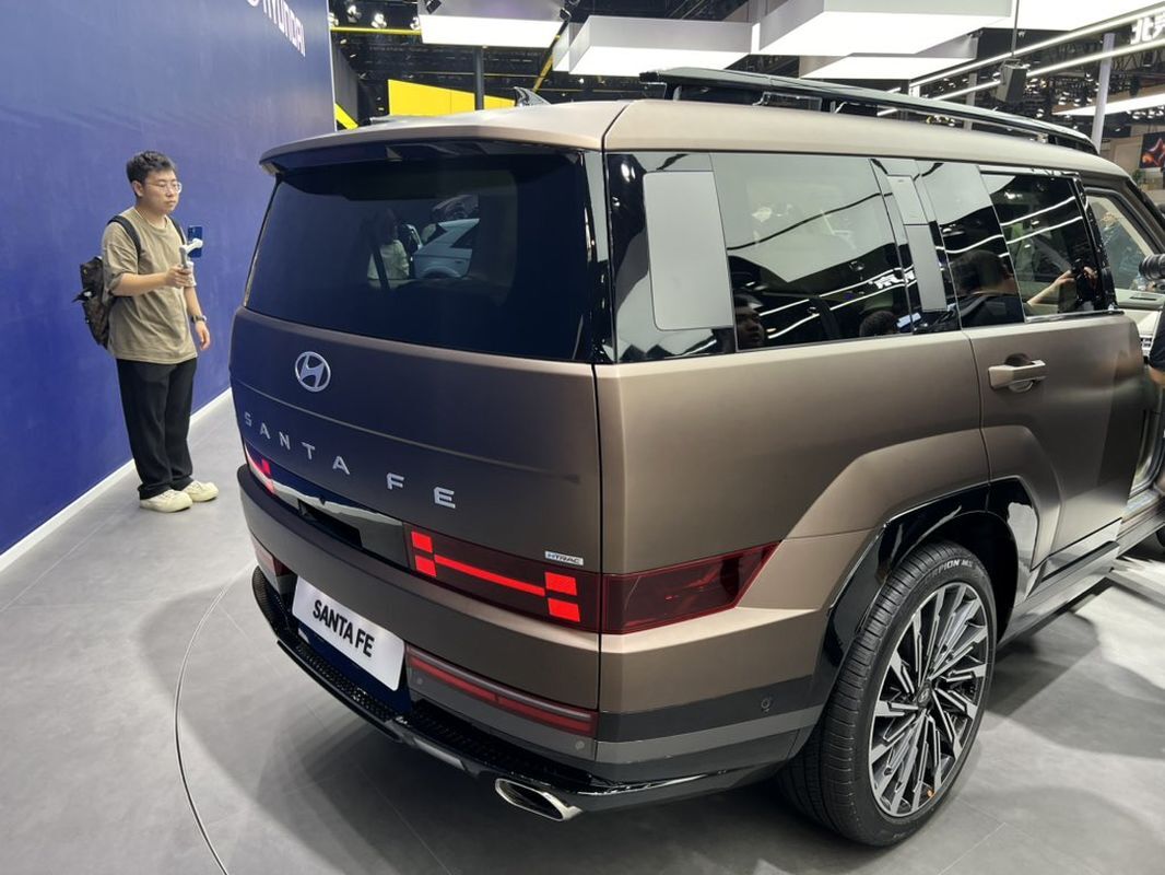 تصاویر عجیبی از خودروی سانتافه در نمایشگاه خودروی پکن + تصاویر