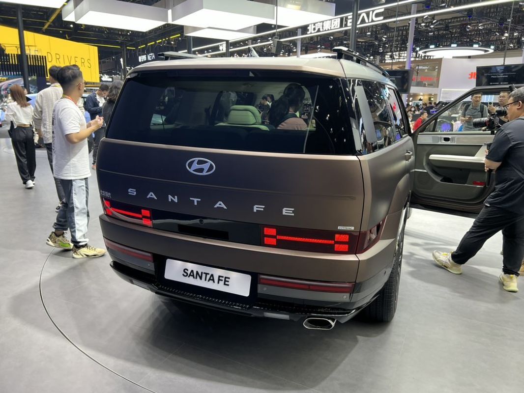 تصاویر عجیبی از خودروی سانتافه در نمایشگاه خودروی پکن + تصاویر