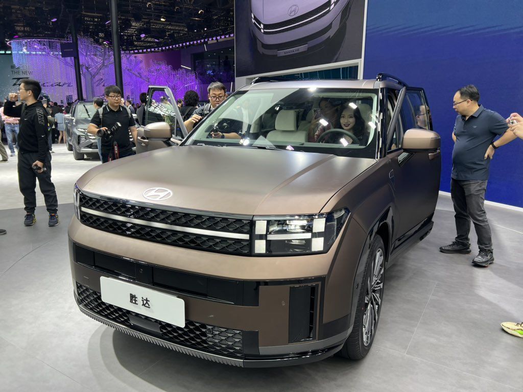 تصاویر عجیبی از خودروی سانتافه در نمایشگاه خودروی پکن + تصاویر