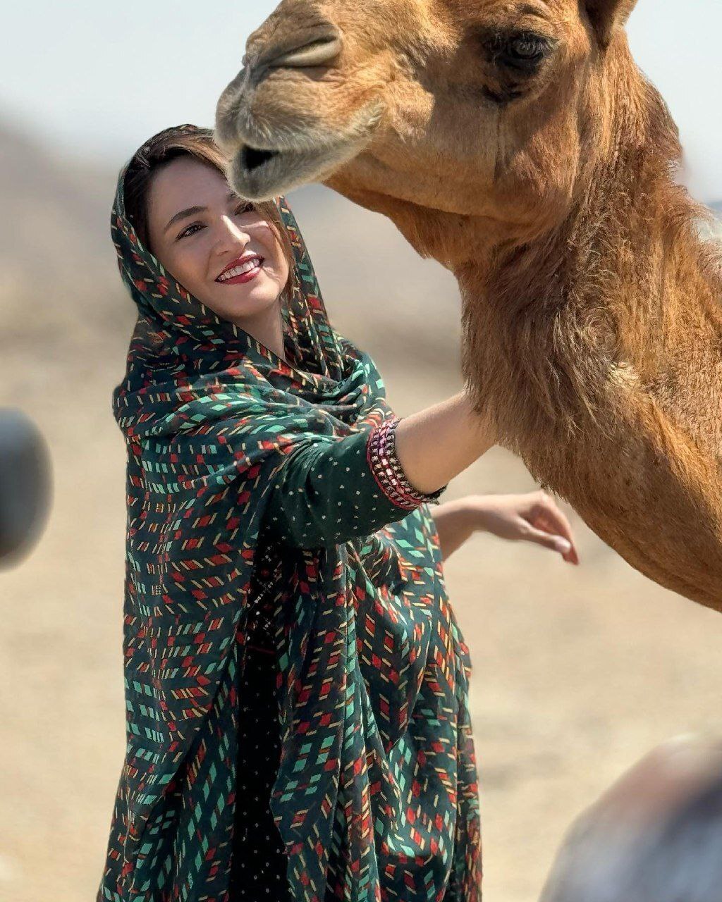 استایل جنوبی گلاره عباسی همراه با تتوی روی دست + تصاویر استایل جنوبی گلاره عباسی همراه با تتوی روی دست + تصاویر