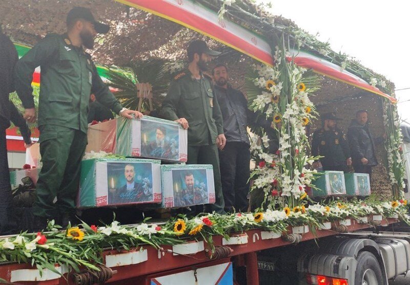 عکسی از تابوت ابراهیم رئیسی، وزیر خارجه، امام جمعه تبریز و دیگر همراهان رئیس جمهور عکسی از تابوت ابراهیم رئیسی، وزیر خارجه، امام جمعه تبریز و دیگر همراهان رئیس جمهور