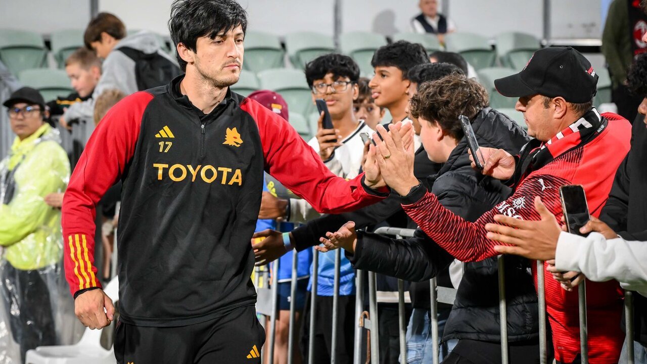 (عکس)  استقبال مردم استرالیا از سردار آزمون