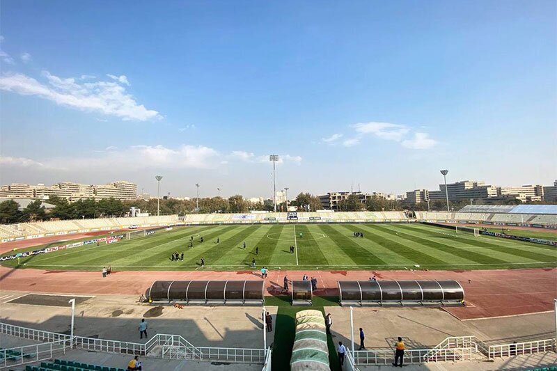 جشن قهرمانی احتمالی مقابل سکو‌های خالی دستگردی