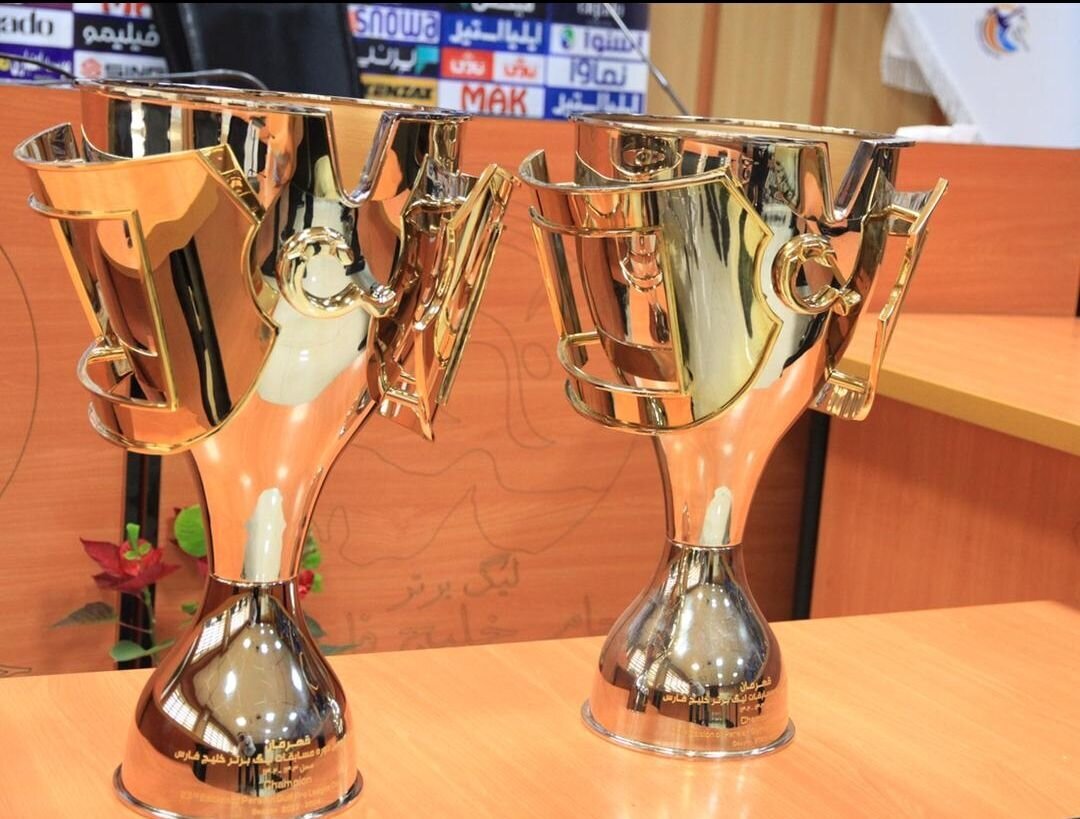 عکس‌| رونمایی از ۲ جام قهرمانی لیگ بیست‌وسوم