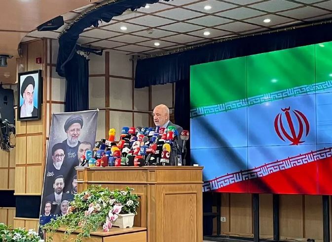 کامران: نمی‌شود شعار عدالت بدهیم اما سر سفره رنگین بنشینم