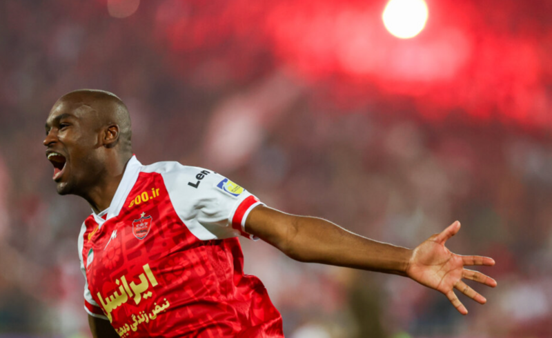 جنجال ادامه دارد؛ کاپیتان سرخ‌ها می‌گوید «آفساید» بود!