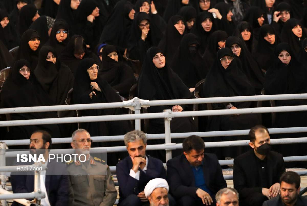 عکسی از میزبانی زنان خانواده امام از فرزند شهید سلیمانی