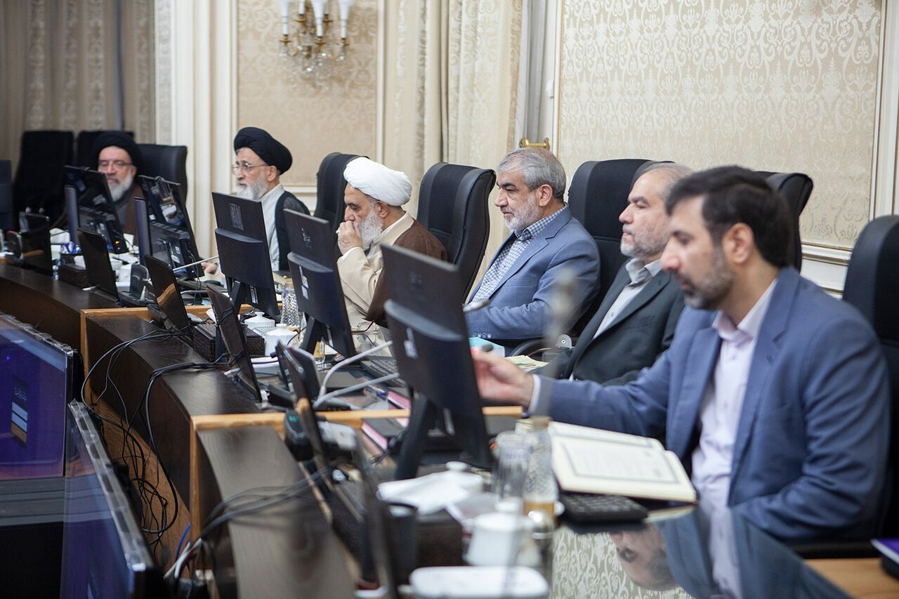 این افراد، صلاحیت ۸۰ کاندیدای ریاست جمهوری را بررسی می کنند این افراد، صلاحیت ۸۰ کاندیدای ریاست جمهوری را بررسی می کنند