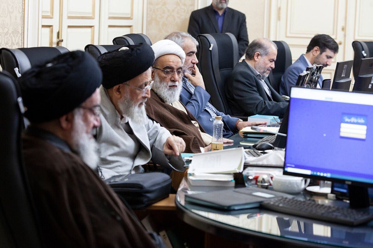 این افراد، صلاحیت ۸۰ کاندیدای ریاست جمهوری را بررسی می کنند این افراد، صلاحیت ۸۰ کاندیدای ریاست جمهوری را بررسی می کنند