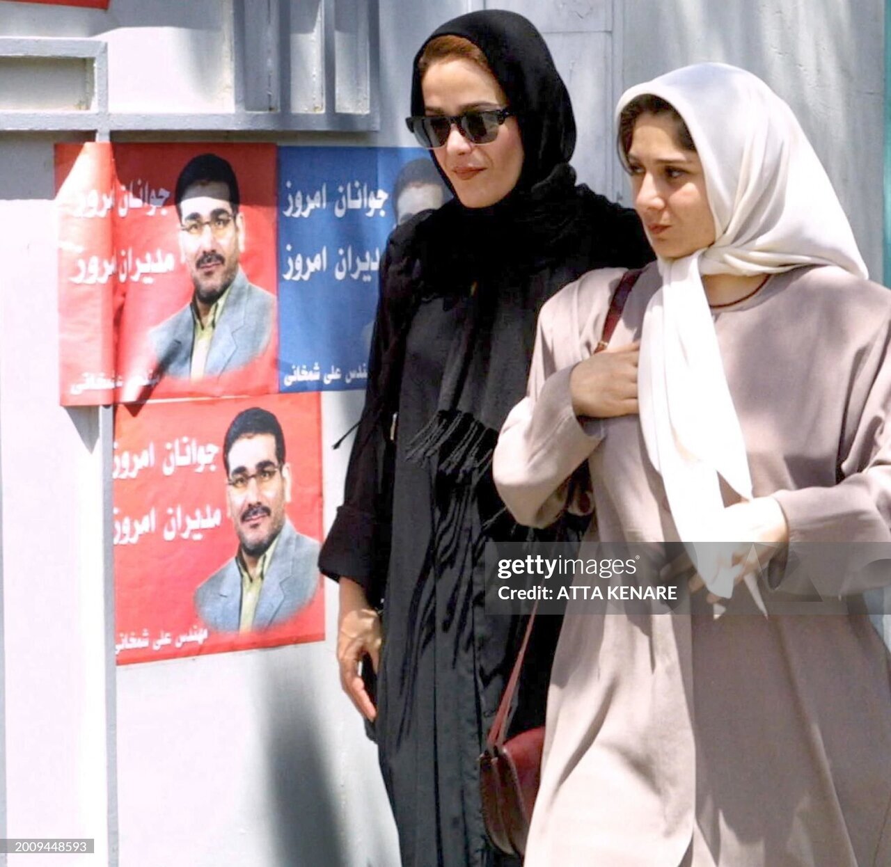 عکس| تصاویر کمتر دیده شده از پیروزی سیدمحمد خاتمی در انتخابات